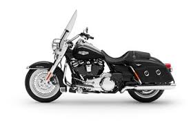 Диаметр цилиндра х ход поршня 98.4 x 111.1 mm. Motorrad Vergleich Harley Davidson Road King Classic Flhrc 2020 Vs Harley Davidson Softail Street Bob 114 Fxbbs 2021