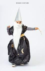 Diy Halloween 17 Awesome Costumes You Can Make From Stuff Around The House Deguisement Halloween Fait Maison Costumes D Halloween Enfants Deguisement Sorciere