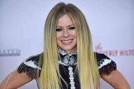 She has 4 (us) dress size and 7 (us) shoe size. Avril Lavigne Wiki 2021 Net Worth Height Weight Relationship Full Biography Pop Slider