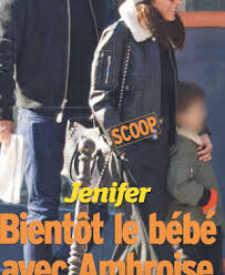 Malheureusement, après six ans de vie commune, le couple se sépare en janvier 2008. Jenifer Enceinte Bientot Un Bebe Avec Ambroise Photo