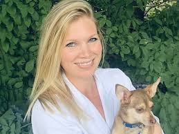 Brett Lynn's Instagram, Twitter & Facebook