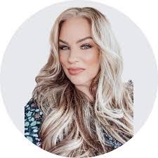 Stacy Salamone's Instagram, Twitter & Facebook