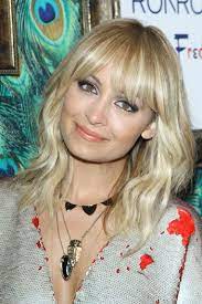 Dimensional Wavy Blonde W Full Fringe Blonde Hair With Fringe Medium Length Hair Styles Fringe Hairstyles