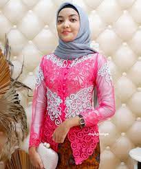 Model gaun kebaya pengantin kristen. Kebaya Pengantin Batak Kancing Depan 50 Refrensi Model Kebaya Tradisional Berbagai Macam Daerah Inspirasi Kebaya Pengantin Dan Martumpol Mulai Dari Makeup Sanggul Rambut Pengantin Batak Terbaru Pengantinbatak