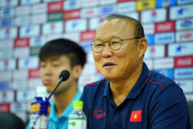 Thầy Park trả lời phỏng vấn trước trận gặp Thái Lan