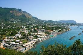 Un punto di riferimento in bilico tra il fascino, la storia e il. Ischia O Procida Quale Scegliere Ischia Insider