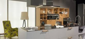 Unsere handelspartner sind spezialisten für möbel, küchen, schlafmöbel und matratzen, bäder, heizungen, haustechnik und regenerative energien. Kuchen Auer Kreative Planung Fur Kuchen Aller Stilrichtungen Bei Kuchen Auer In Raubling Von Modern Bis Klassisch