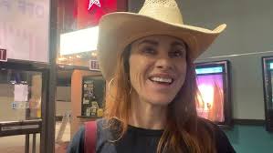 Sue McDonald outkicks Michelle Rohl in masters 800