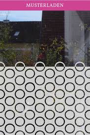 Dekorative Folien Fur Fenster Die Neben Gestaltung Auch Sichtschutz Bieten Sichtschutz Fenster Folie Fens Fensteraufkleber Folie Fur Fenster Fensterfolie
