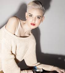 Des cheveux au naturel, légèrement poivre et sel. 1001 Idees Pour Une Coupe Courte Femme 2021 Qui Sort Du Lot