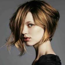 La Coupe Carre Court En 65 Photos Et Quelques Videos Archzine Fr Coupe De Cheveux Asymetrique Coupe De Cheveux Cheveux Mi Long