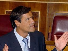 El PP insinúa en el Congreso que el fiscal Cabedo actúa condicionado por su  esposa