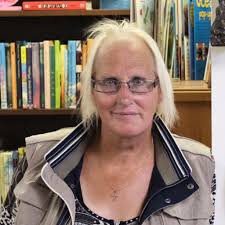 De mensen in de kringloopwinkel