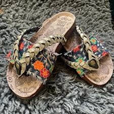 Amazon.Com | Muk Luks Women'S Poppy Sandal, Black, 6 | Slides