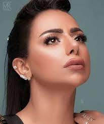 لكن هند البلوشي أصرّت على تأكيد زواجها من الفنان العراقي وظهرت هند البلوشي عبر تقنية البث المباشر في حسابها بموقع للتواصل الاجتماعي رافعة راية التحدي ضد زوجها بأن ينكر زواجه منها، مشددة على أنهما تزوجا بالفعل على سنة الله ورسوله، وشددت على أن صمت علي. Ù‡Ù†Ø¯ Ø§Ù„Ø¨Ù„ÙˆØ´ÙŠ Ù‚Ø¨Ù„ ÙˆØ¨Ø¹Ø¯ Ù…Ø¬Ù„Ø© Ø§Ù„Ø¬Ù…ÙŠÙ„Ø©