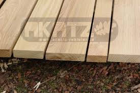 Les planches de terrasse en robinier (acacia) a un couleur jaune doré très naturel et magnifique. Terrasse En Robinier Aboute Tarif Lame Platelage Poutre Chevron Tasseau Planche De Terrasse En Robinier Bardage Planches Lisses Ou Rainuree Antiderapant Clip Inox Invisible Fixation Vis A4 Catalogue Des Bois D