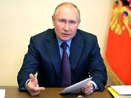 То есть путин встречает кабаеву после работы, и они, взявшись за руки, идут домой. V Slovah Putina Obnaruzhilsya Gosudarstvennyj Perevorot Mk