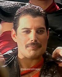 Tal día como hoy de 1983, Queen grabó el vídeo promocional de "Radio Ga Ga"  en Shepperton, Surrey, Reino Unido., #Queen #RadioGaGa