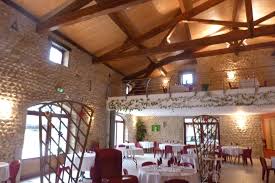 La salle de mariage doit être en harmonie avec votre fête et devra s'adapter au style de votre si vous souhaitez organiser votre mariage en isère, notre gîte situé au cœur du massif de belledonne à. Salle Du Clos Du Puits Mariage De Julie Et Mathieu
