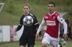 Petr mareš zahrával trestňák od pravé lajny, míč poslal vzduchem na malé vápno, kde brankáře rakovana předskočil knapík. Fotbal Je Zpatky Sparta Dvakrat Porazila Duklu Slovacko Zlin Teplice I Opava Daly Ctyri Goly Fotbal Lidovky Cz