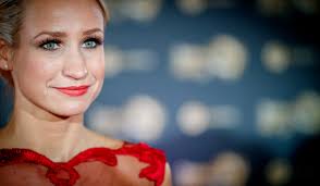 Последние твиты от dionne stax (@dionnestax). Dionne Stax Al Jaar Lang Tot Over Haar Oren Verliefd Beau Monde