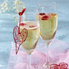 Najdete zde články, fotografie i videa k tématu tečka. Valentynske Menu Polevka S Krevetami Stavnaty Steak I Sladka Tecka Strana 4 Idnes Cz Champagne Flute Glassware Flute