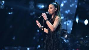 Pour sa finale, rébecca chante « sois tranquille » de emmanuel moire. Lynn Hayek Premieres New Single On The Voice Kids The National