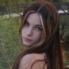 Charlotte Summers's Instagram, Twitter & Facebook