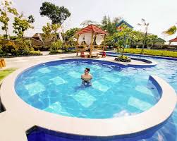 Taman Wisata Kolam Renang Banyu Redjo Park Di 2020 Kolam Renang Kolam Gazebo