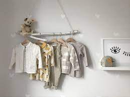 Viele grüße suse aus dem mamahoch2 kreativteam Kleiderstange Ast Kinderzimmer Babyzimmer Madchenzimmer Wandtattoo Kidsroom Garderobe Kinderzimmer Kinder Zimmer Kleiderstange
