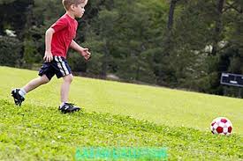 Jarang sekali dipakai, tapi bentuk umum formasinya adalah 4 pemain bek yang posisinya di belakang. Memperkenalkan Kanak Kanak Prasekolah Ke Bola Sepak Kecergasan