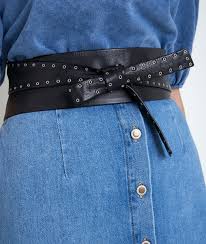 Breiter gürtel und wickelgürtel aus hochwertigem kunstleder ganz fein verarbeitet. Breiter Ledergurtel Zum Binden Schwarz Sharon Damen Maison 123