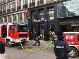 Finn ut driftstimer bank austria, wien, 1010 stephansplatz 7a, filiale stephansplatz 7a pk. Feuer Alarm Grosseinsatz Am Stephansplatz Leser Heute At