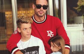 Sus famosos padres, william levy y elizabeth gutiérrez, le dedicaron un amoroso mensaje a su durante una entrevista que el actor cubano william levy otorgó al canal rcn, le preguntaron si en. The Cutest Photos Of William Levy And His Kids Mamaslatinas Com