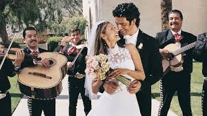 Des photos chargées en émotion de joie, de rires et de larmes. Comment Choisir Un Groupe Folklorique Pour Son Mariage L Express Styles
