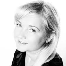 Elena Roe's Instagram, Twitter & Facebook