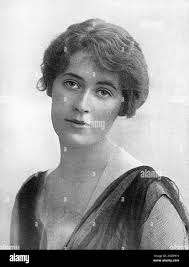 Signorina la immagini e fotografie stock ad alta risoluzione