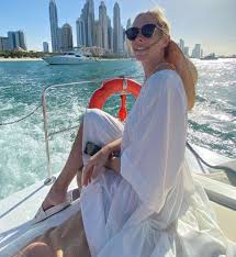 Maybe you would like to learn more about one of these? Katya Osadchaya V Belom Plate Plavala Na Katere V Dubaj Foto Shou Biznes Tsn Ua