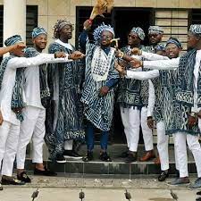 Bamileke Groom And His Groomsmen In Traditional Bamileke Toghu Attire Cameroon African Traditional Dresses African Attire For Men Traditional Wedding Attire
