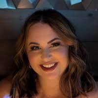 Lindsay Stratton's Instagram, Twitter & Facebook