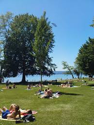 Das Strandbad Hornle In Konstanz Am Bodensee Mit Zeppelin Man Sieht Hier Ist Immer Etwas Los Hier Erholen Sich Konstanzer Konstanz Bodensee Bodensee Urlaub
