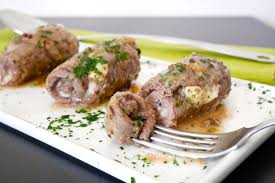 Per preparare le scaloppine al vino rosso infarinare la carne come nella nostra ricetta. Involtini Al Vino Bianco In Padella Mastercheffa