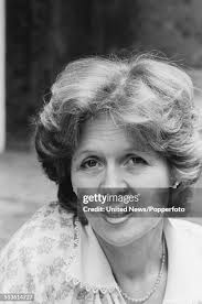 990 Angela Calls Photos & High Res Pictures