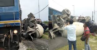 Maybe you would like to learn more about one of these? Kereta Api Rempuh Lori Simen