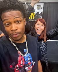 Sheila Travis's Instagram, Twitter & Facebook