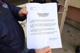 195/2005 intră în vigoare de joi și aduce cu ea amenzi de până la 80.000 de lei pentru cei care nu o respectă. CeartÄ Pe UscÄtoria Din Bloc Gazeta De Sud