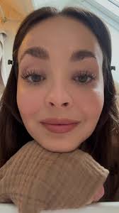 Jeg har så længe jeg kan huske hadet at have mascara på, og har ikke gået  med det til hverdag siden jeg var 16 år. Har det måske på max én gang om  måneden, hvis jeg skal til bryllup, julefrokost eller ...