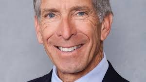 Elliot Ross's Instagram, Twitter & Facebook