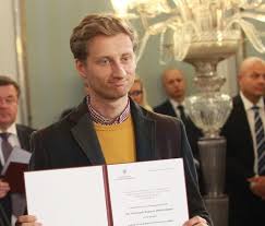 Podczas sobotniej rady krajowej po ma zapaść ostateczna decyzja o nowej roli dla byłego premiera. Internauci Sa W Szoku Posel Ko Zaoferowal Dziennikarzowi Cysterne Masci Na Bol D Super Express Wiadomosci Polityka Sport