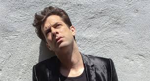 It is his first album in four years, following uptown special (2015). Mark Ronson Sein Neues Album Late Night Feelings Geht Unter Die Haut